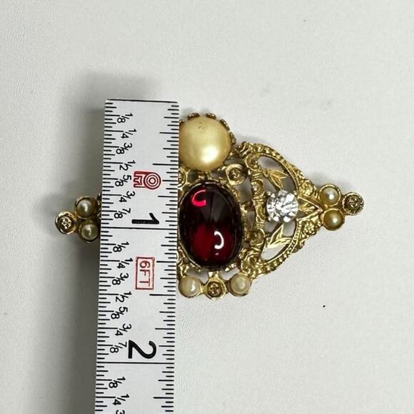 Vintage Red Gem Pearl Brooch Victorian Style Pin Gold Filigree with Crystals - Picture 7 of 7